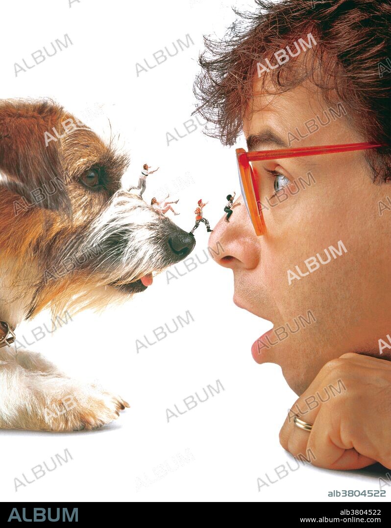 RICK MORANIS in HONEY, I SHRUNK THE KIDS, 1989, directed by JOE JOHNSTON. Copyright DISNEY.