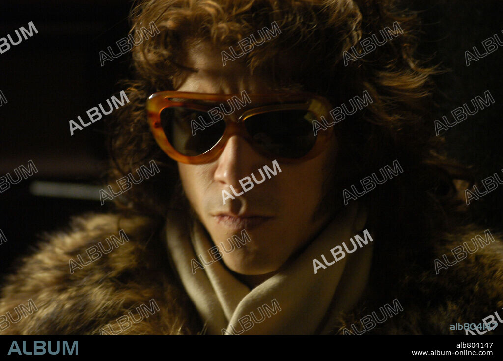 OSCAR JAENADA in CAMARON, 2005, directed by JAIME CHAVARRI. Copyright FILMANOVA.