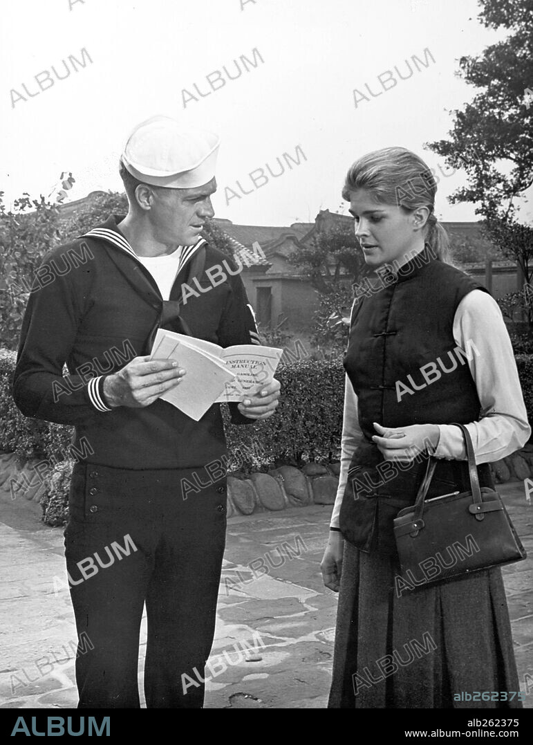 CANDICE BERGEN y STEVE MCQUEEN en EL YANG-TSÉ EN LLAMAS, 1966 (THE SAND PEBBLES), dirigida por ROBERT WISE. Copyright 20TH CENTURY FOX.