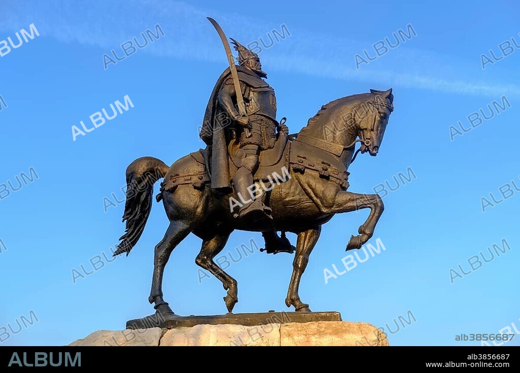 Skanderbeg Monument, equestrian statue Skënderbej, Albanian national hero Skanderbeg, Skanderbeg Square, Tirana, Albania, Europe.