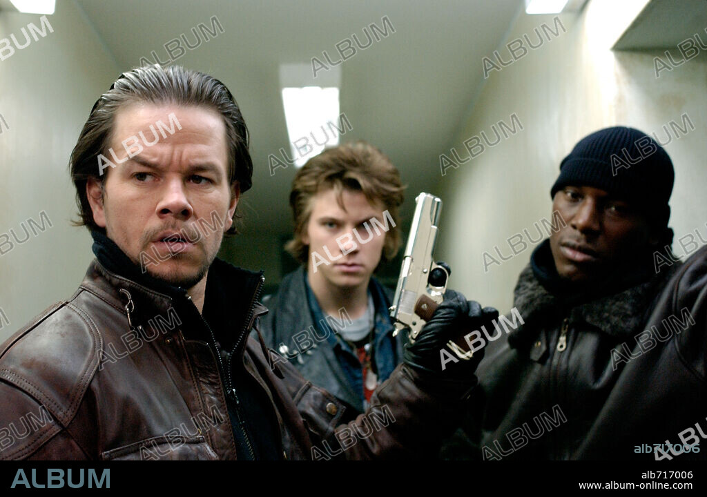 GARRETT HEDLUND, MARK WAHLBERG and TYRESE GIBSON in FOUR BROTHERS, 2005, directed by JOHN SINGLETON. Copyright PARAMOUNT PICTURES / KRAYCHYK, GEORGE.