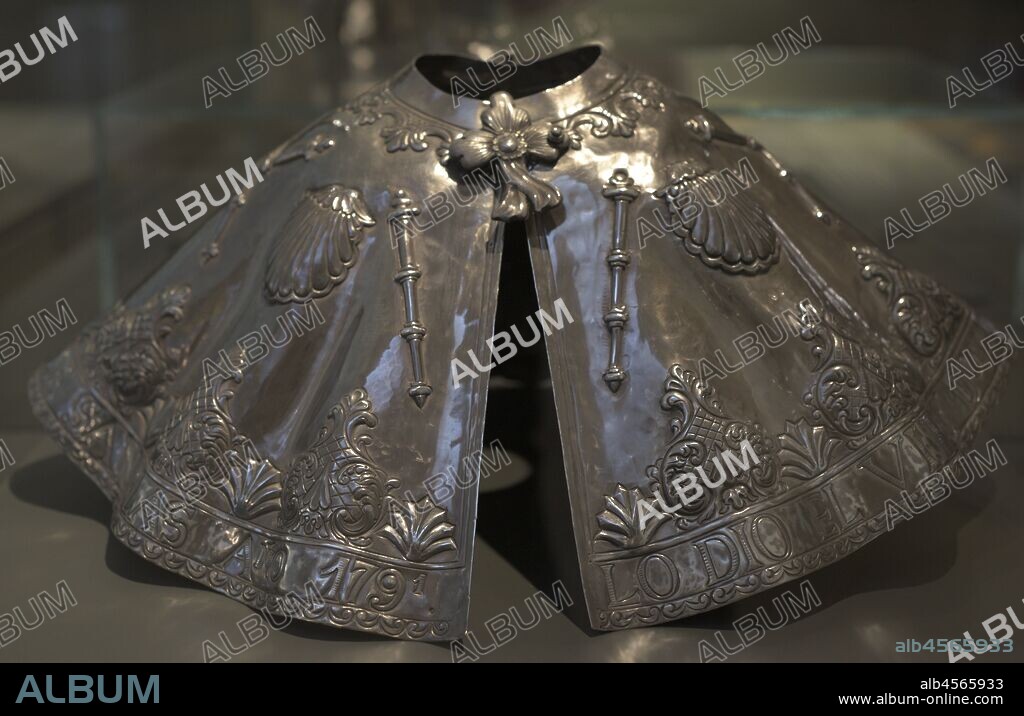 Pellegrina with Jacobean symbols that would serve as clothing for a sculpture. 1791. Possible Cuzco School (Peru). Embossed chiselled silver. Museum of Pilgrimage and Santiago. Santiago de Compostela, Galicia, Spain.