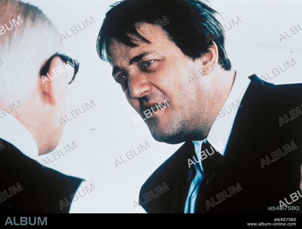 STEPHEN FRY in THE DISCOVERY OF HEAVEN, 2001 (ONTDEKKING VAN DE HEMEL, DE), directed by JEROEN KRABBE. Copyright MEESPIERSON FILMS/MULHOLLAND PIC.