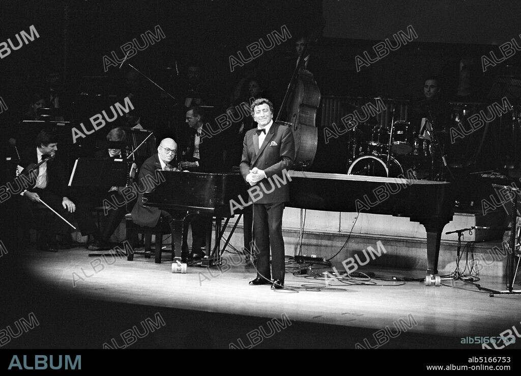 BRIAN O'CONNOR. Tony Bennett and Ralph Sharon, Fairfield Halls, Croydon, Mar 1988.