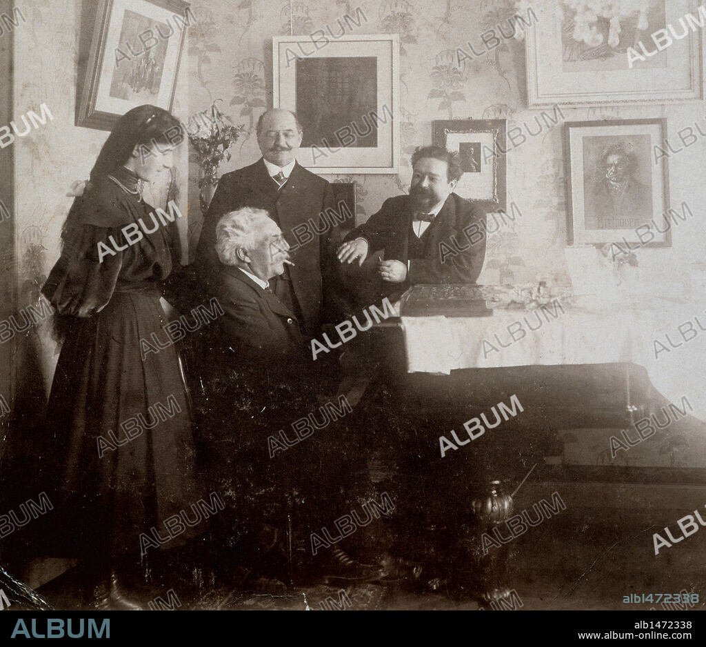 ALBENIZ, Isaac (Camprodón,1860-Cambo-les-Bains, 1909). Compositor y pianista español. ALBENIZ CON EL COMPOSITOR FRANCES GABRIEL FAURE (1845-1924), LEON JEHIN Y SU ALUMNA CLARA SANSONI Colección particular.