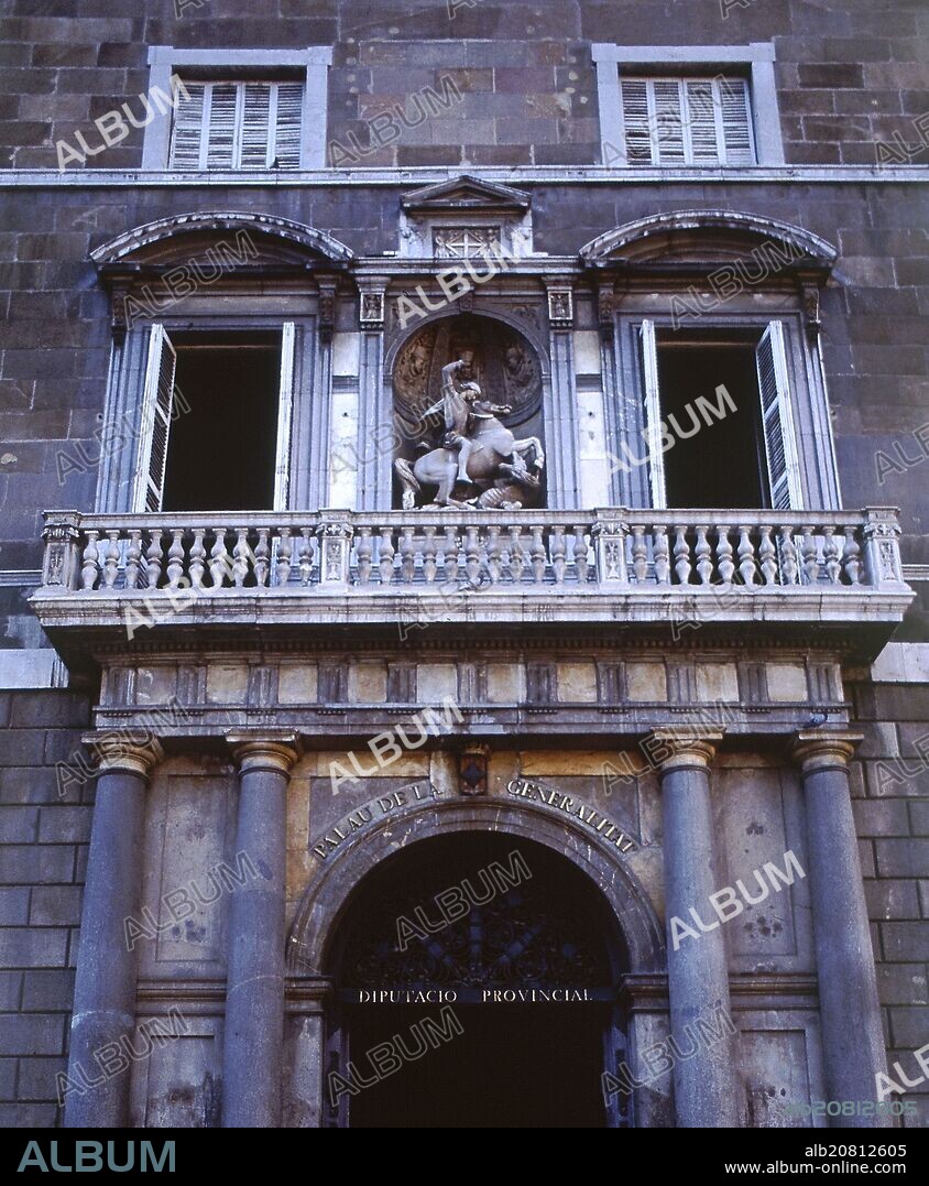 PERE BLAI (1553-1620) PEDRO BLAY. PORTADA DE LA FACHADA ORIENTAL EN LA PLAZA DE SAN JAIME - REALIZADA ENTRE 1596 Y 1617 - ESTATUA DE SAN JORGE DE ALEU - FOTO AÑOS 80.