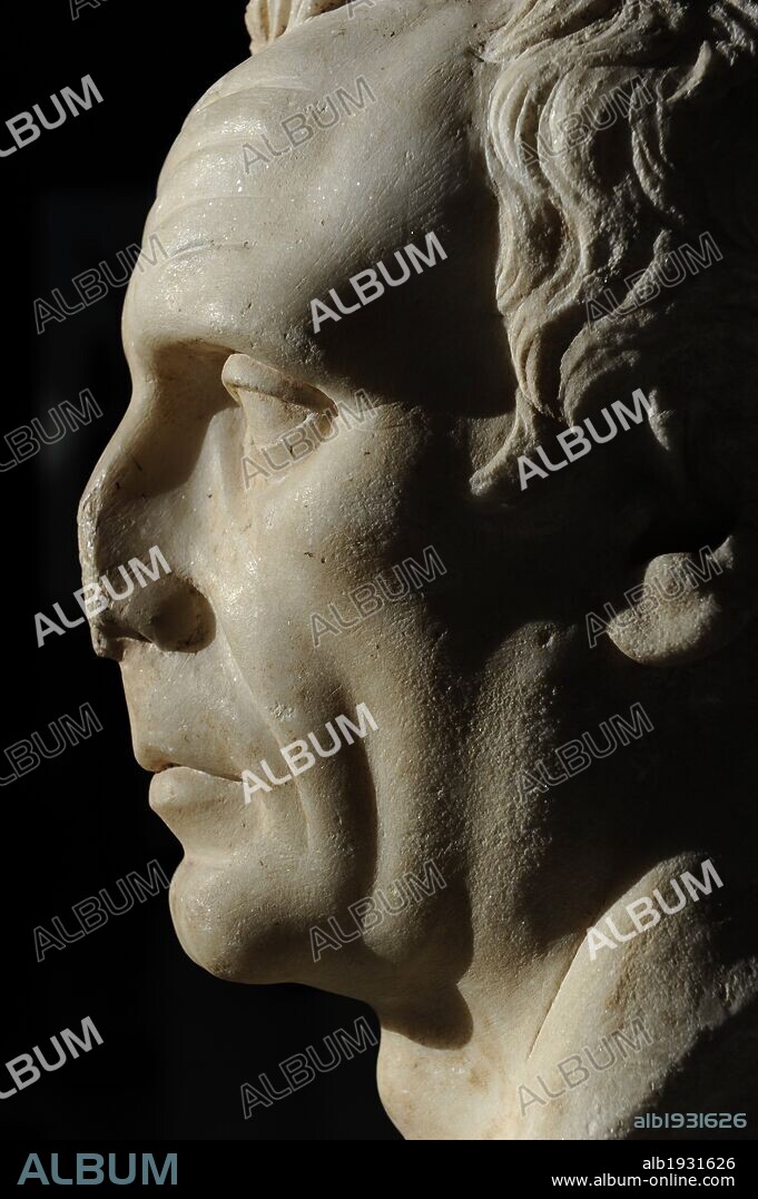 ARTE ROMANO. ITALIA. BUSTO identificado para algunos como JULIO CESAR (102-100-44 a. C.), para otros como el dicatdor LUCIO CORNELIUS SILLA (138-78 a. C.). Tal vez un desconocido de la época republicana romana. S. I d. C. Mármol. Museo Carlsberg Glyptotek. Copenhague. Dinamarca. Norte Europa.