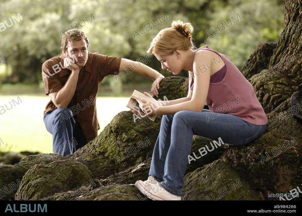 GABRIEL MACHT und SCARLETT JOHANSSON in A LOVE SONG FOR BOBBY LONG, 2004, unter der Regie von SHAINEE GABEL. Copyright COLUMBIA TRISTAR.