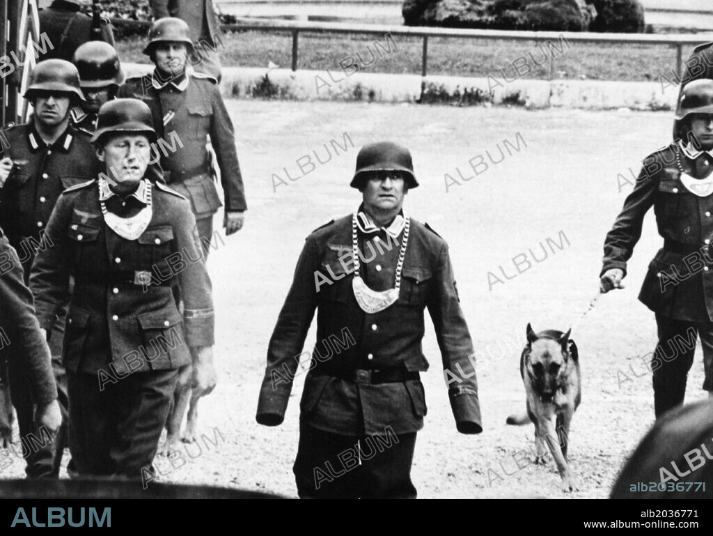 BOURVIL und LOUIS DE FUNES in LA GRANDE VADROUILLE, 1966, unter der Regie von GERARD OURY. Copyright LES FILMS CORONA.