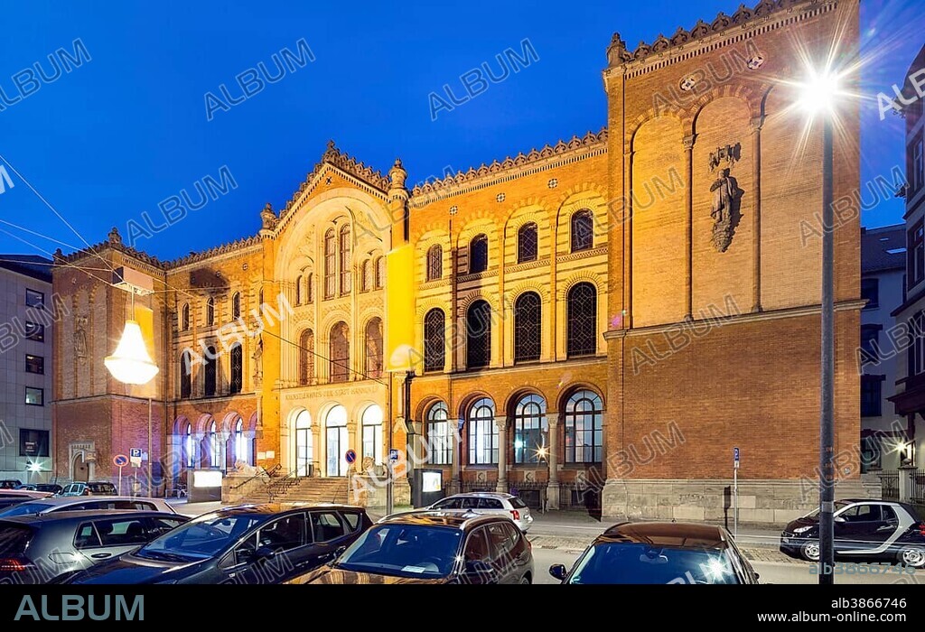 Künstlerhaus Hannover, former Museum of Art and Science or Museum of the Province of Hanover, Provincial Museum, Architect Conrad Wilhelm Hase, Hanover, Lower Saxony, Germany, Europe.
