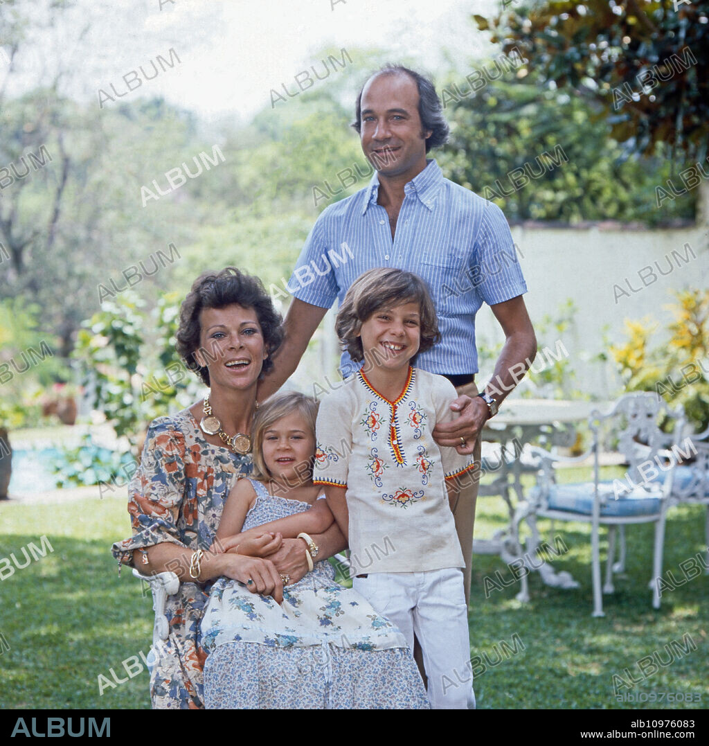 Princess Maria Beatrice of Savoy with her husband Luis Reyna Corvalan and the children Raffaelo and Assea at Cuernavaca, Mexico 1979.