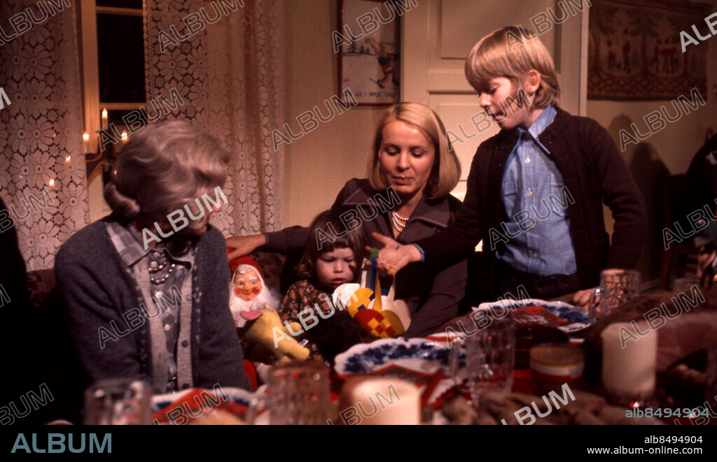 1974.. RULLE PÅ RULLSERÖD Julkalendern 1974 Sänt första gången 1974-12-01 Adventskalender persons: BIRGITTA PETTERSSON;MARTIN HULTMAN;GUNN WÅLLGREN sites: SVERIGE.