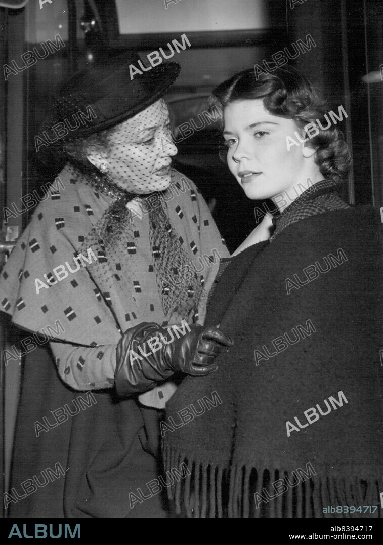 A Gloria's Goodbye! - Screen actress of the 'silent' days Gloria Swanson, bids her her daughter Michele 'goodbye' prepares to leave Waterloo-station here on the "America" boat-train on the first stage of her journey back to the United States. Gloria, who made a brilliant 'come-back' in her film "Sunset Boulevard", now showing in this country, has been over here for the Royal Film Performance recently. She has also been making recordings of talks boosting the 1951 Festival Britain. Michele, who came over with her mother, is not returning home with her. November 13, 1950.