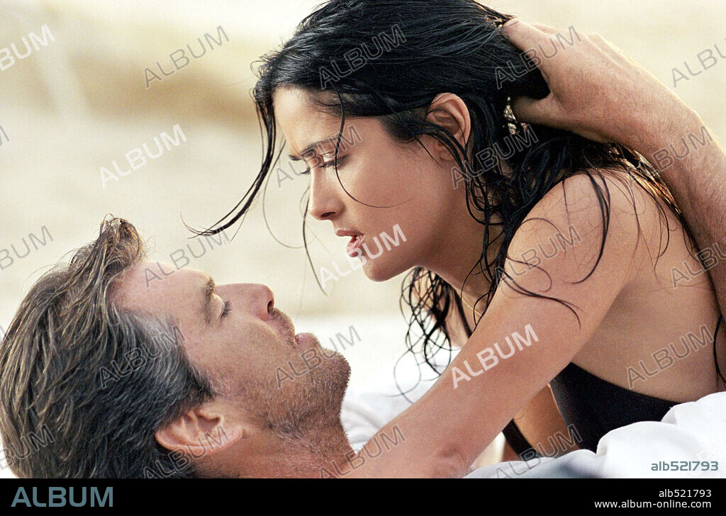 PIERCE BROSNAN y SALMA HAYEK en EL GRAN GOLPE, 2004 (AFTER THE SUNSET), dirigida por BRETT RATNER. Copyright NEW LINE CINEMA / WILSON, GLEN.