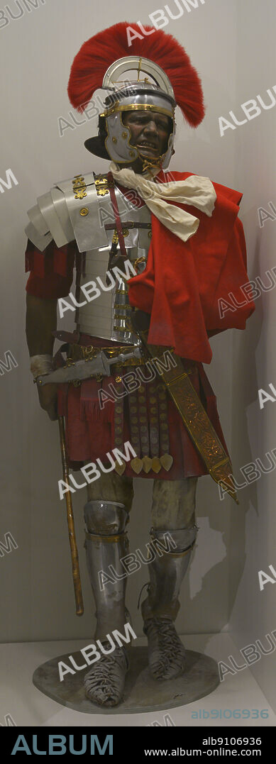 Centurión romano de época alto imperial, siglo I d.C. Reproducción. Museo del Ejército. Toledo. España.