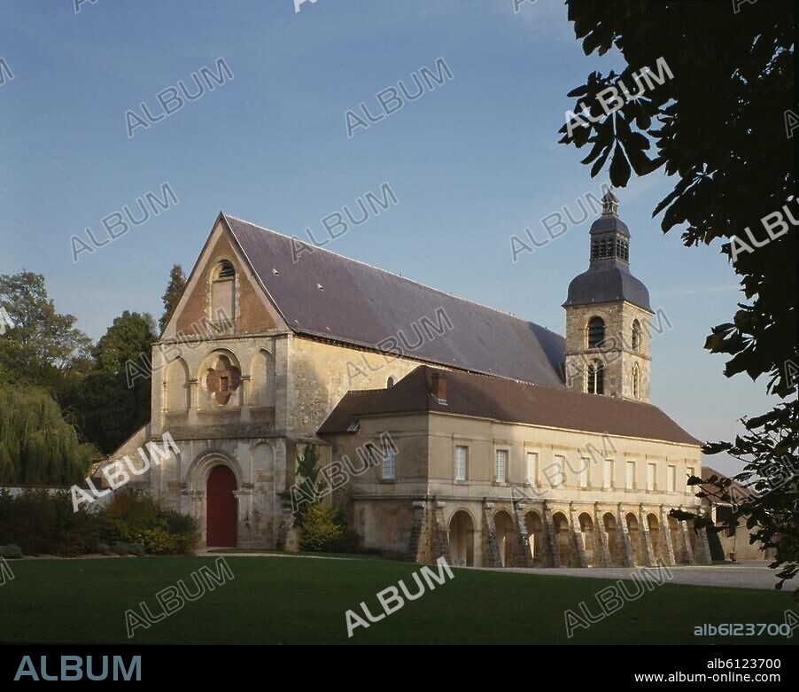 Hautvillers (Dép.Marne, Champagne, Frankreich), Abtei / Abbaye Saint-Pierre (ehem.Benediktinerabtei; gegründet 650; Kirche 12.-17.Jh.; Begräbnisort des Dom Pérignon).-Außenansicht.-Foto, undatiert.