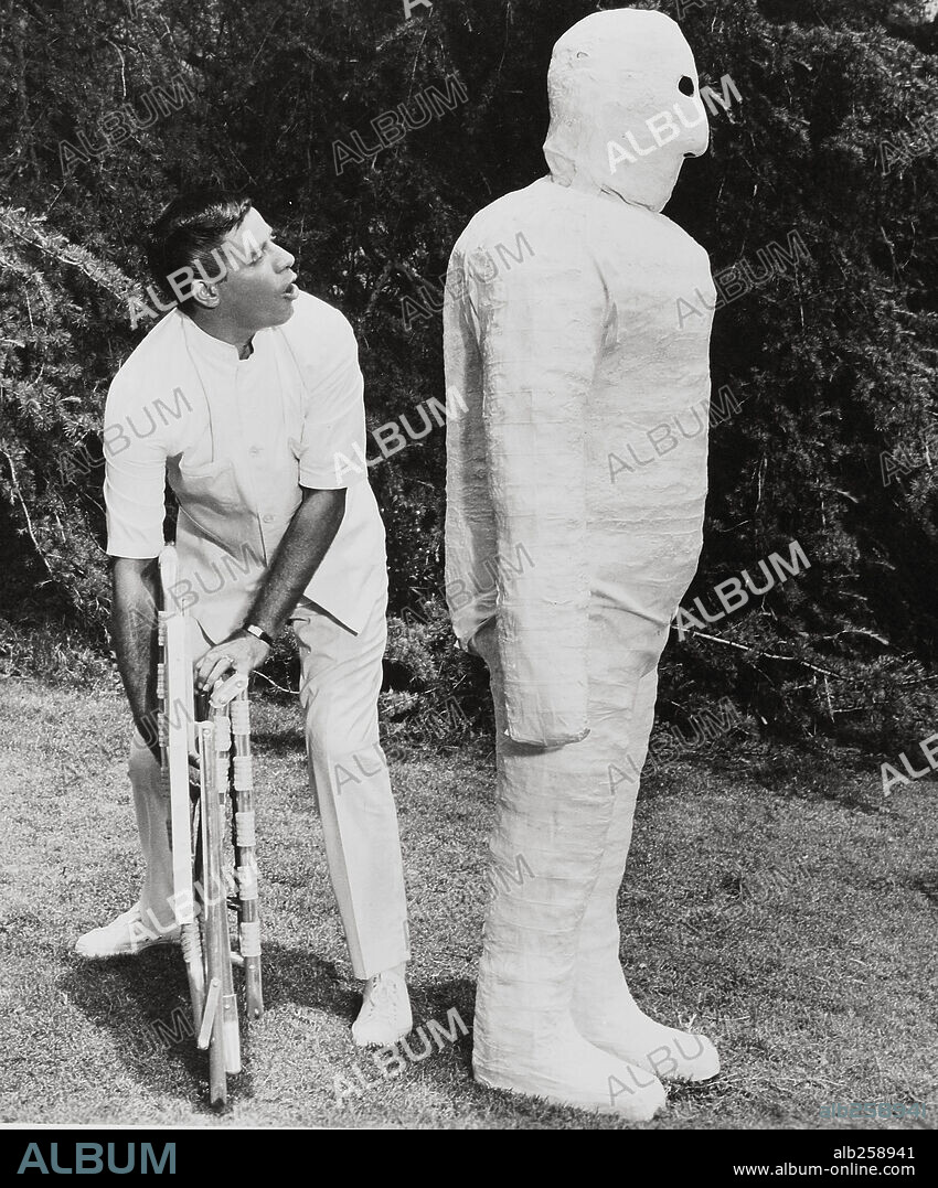 JERRY LEWIS in THE DISORDERLY ORDERLY, 1964, directed by FRANK TASHLIN. Copyright PARAMOUNT PICTURES.
