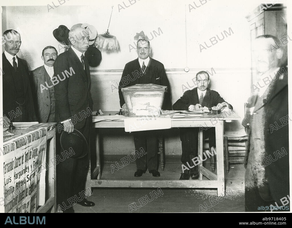 Madrid, 13/12/1920. Eduardo Dato votando en la elecciones generales de 1920.