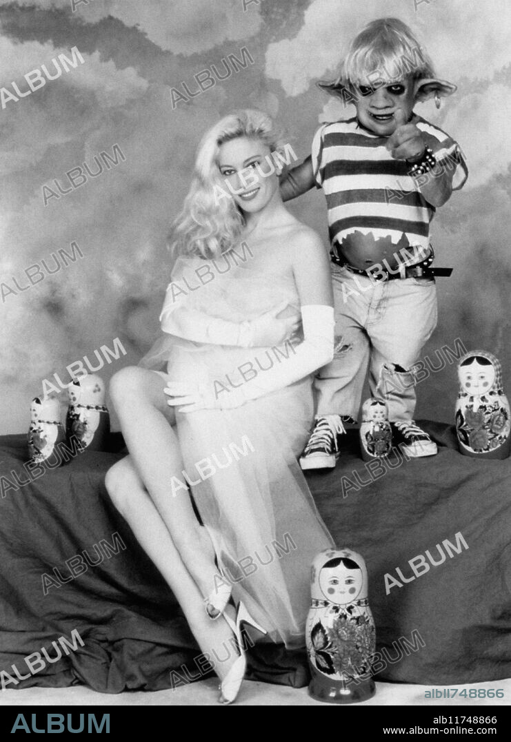 Italian pornstar, actress and showgirl Moana Pozzi (Anna Moana Rosa Pozzi) sitting on the set of the TV show Matrioska with the character Scrondo played by Italian actor Ilvano Spano. Italy, 1988 (Credit Image: © Mondadori Portfolio via ZUMA Press).