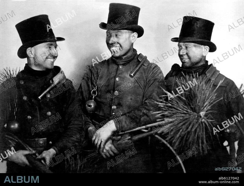 Trades and Professions: Chimney Sweeper.-Three chimney sweepers.-Photo.