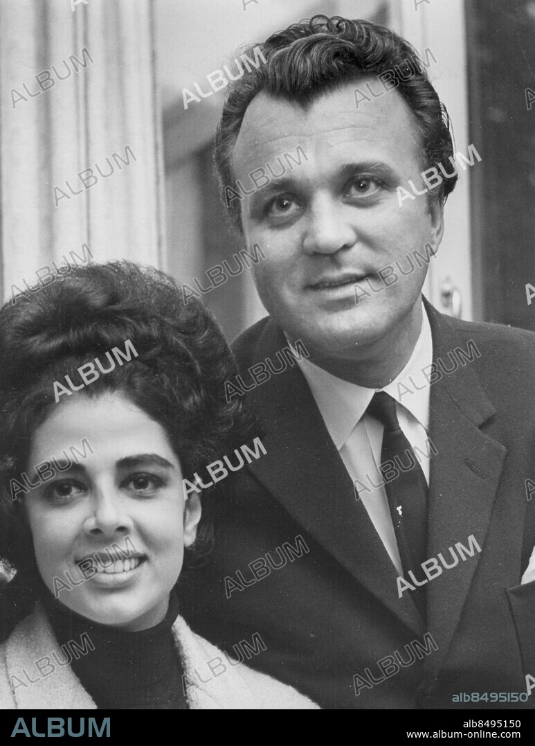 Göteborg 1965-08-27. Sångaren Nicolai Gedda med hustrun Anastasia *** Local Caption *** GP. KAMERAREPORTAGE.