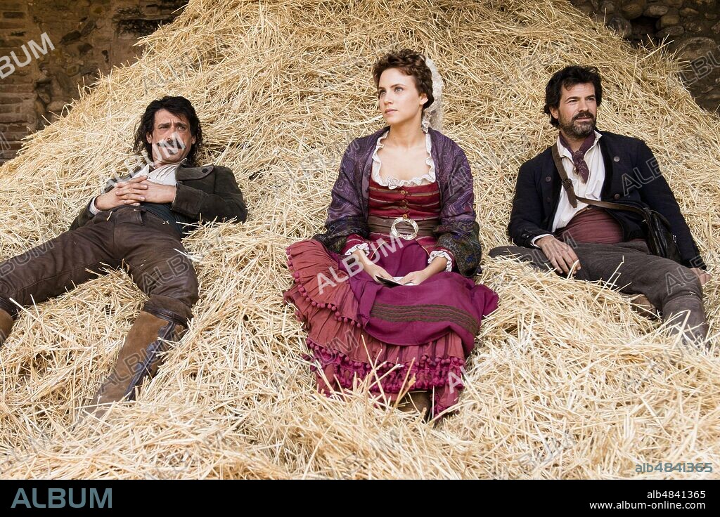 AURA GARRIDO, NACHO FRESNEDA and RODOLFO SANCHO in EL MINISTERIO DEL TIEMPO, 2015, directed by JAVIER OLIVARES and PABLO OLIVARES. Copyright TELEVISION ESPAÑOLA. Temporada 4 Cap 1.