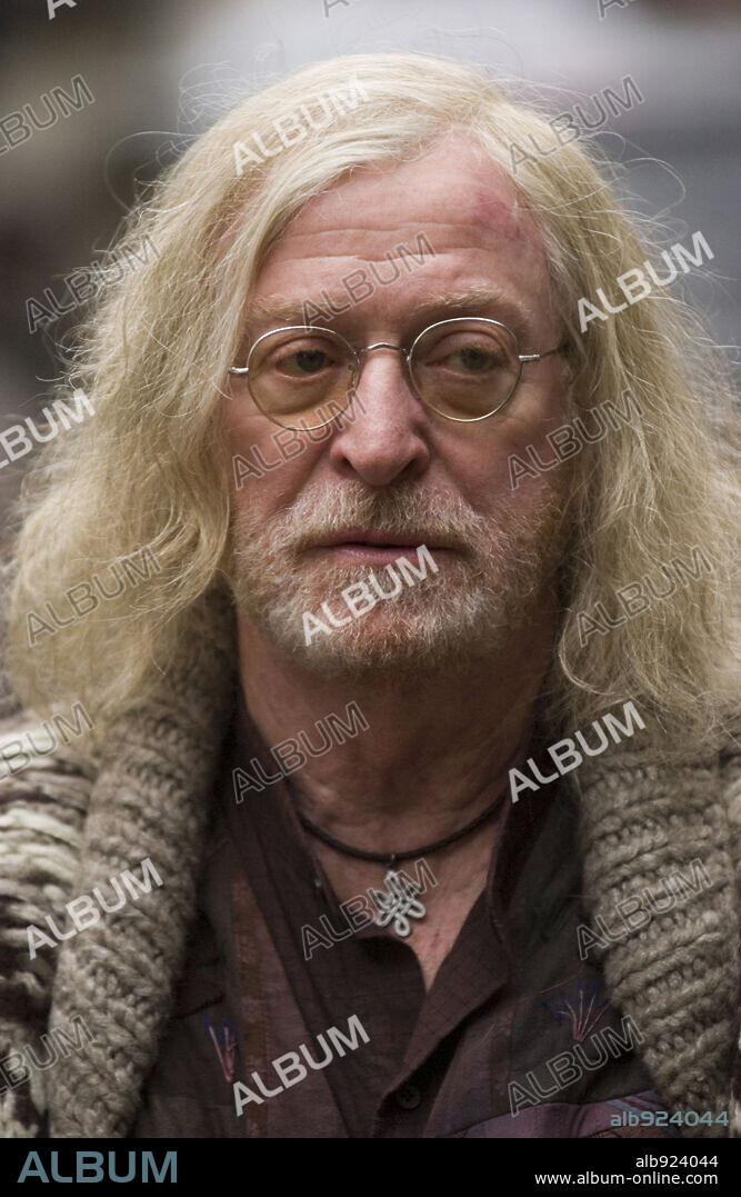 MICHAEL CAINE en HIJOS DE LOS HOMBRES, 2006 (CHILDREN OF MEN), dirigida por ALFONSO CUARON. Copyright UNIVERSAL PICTURES/STRIKE ENT./BEACON COMMUNICATIONS LLC/ / BUITENDIJK, JAAP.
