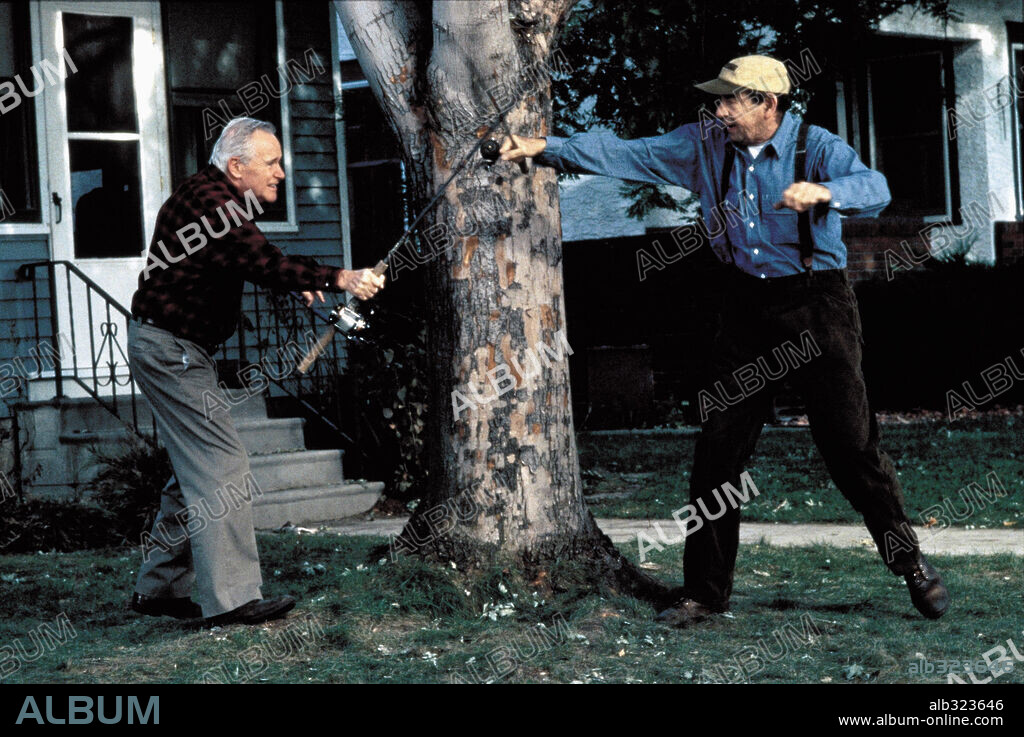 JACK LEMMON y WALTER MATTHAU en DISCORDIAS A LA CARTA, 1995 (GRUMPIER OLD MEN), dirigida por HOWARD DEUTCH. Copyright WARNER BROTHERS / PHILLIPS, RON.