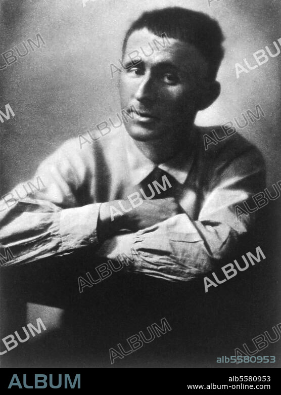 Brecht, Bertolt Writer and director. Augsburg 10/2/1898 - Berlin 14/8/1956. Portrait photo, c. 1930.