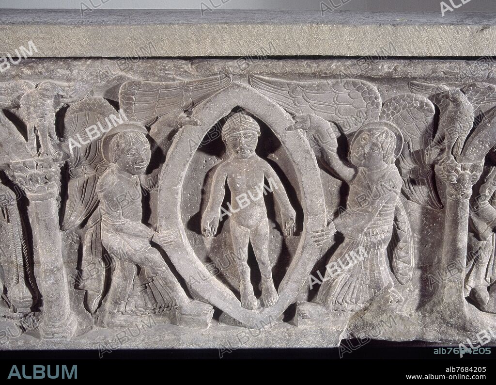MAESTRO DE DOÑA SANCHA. ANGELES ELEVANDO EL ALMA DE DOÑA SANCHA - DETALLE DEL FRONTAL DEL SARCOFAGO DE DOÑA SANCHA - SIGLO XII - ROMANICO ARAGONES.