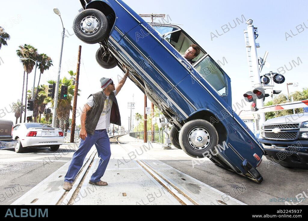 JASON BATEMAN y WILL SMITH en HANCOCK, 2008, dirigida por PETER BERG. Copyright FORWARD PASS/OVERBROOK ENTERTAINMENT.