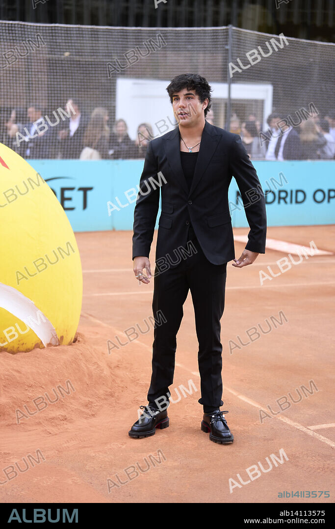 Oscar Casas attends Carlos Alcaraz: A mi manera' Premiere at Torre Picasso on April 22, 2025 in Madrid, Spain.