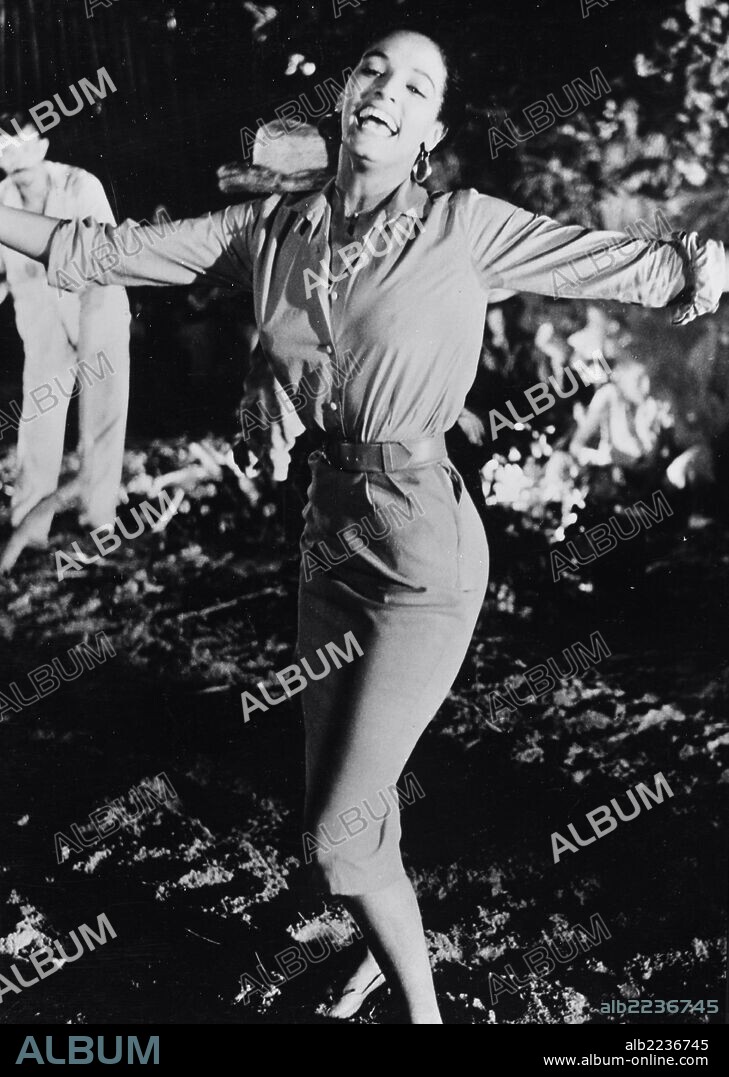 LOURDES DE OLIVEIRA dans BANDEIRANTES, OS, 1960, réalisé par MARCEL CAMUS. Copyright CINETEL.