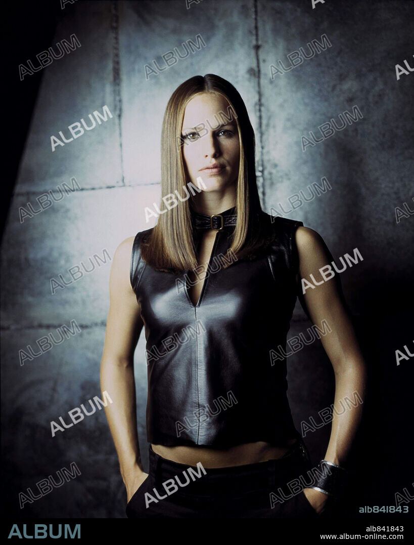 JENNIFER GARNER dans ALIAS, 2001. Copyright TOUCHSTONE TELEVISION.