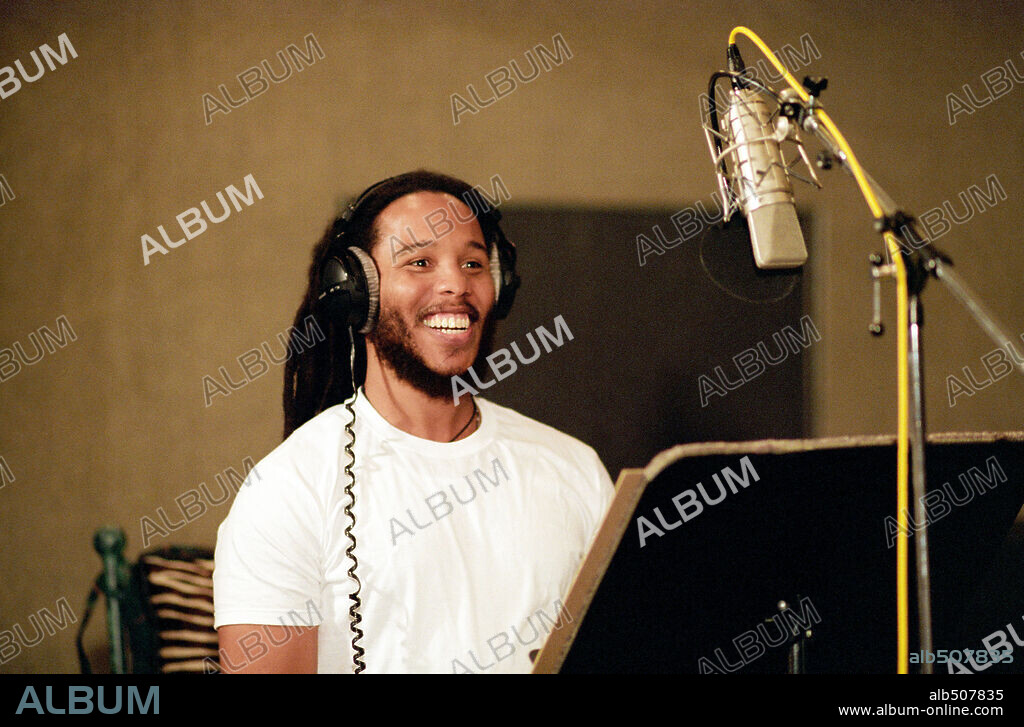 ZIGGY MARLEY in SHARK TALE, 2004, directed by BIBO BERGERON and VICKY JENSON. Copyright DREAMWORKS SKG / JONES, KELVIN.