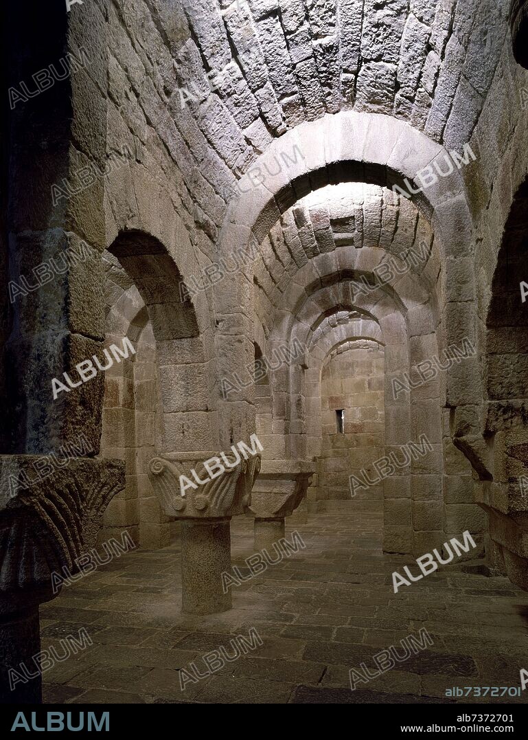 INTERIOR DE LA CRIPTA DE LA IGLESIA DE SAN SALVADOR DE LEYRE - SIGLO XI.