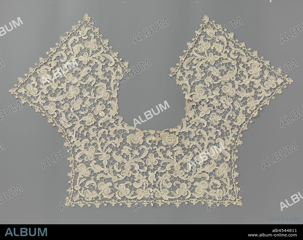 Square collar with rebate shape, Collar of natural-colored needle lace: Venetian rose lace. Square model with rebate shape. Against an open bar of ground stand symmetrical feathered leaf vines on tendrils, on which furthermore mainly triple-leaf palmetal flowers, which have doubled and tripled arched edges. Rondon a faintly scalloped leaf border of roses and palms., anonymous, Belgium (possibly), c. 1890, cotton (textile), Venetian rose point, w 17.5 cm × w 67 cm c 41 cm.