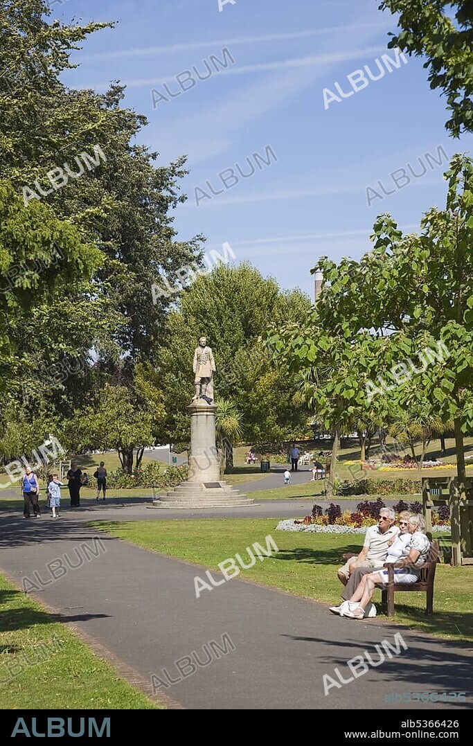 Fort Gardens with the Statue of General Charles George Gordon, Gravesend, Kent, England, United Kingdom, Europe