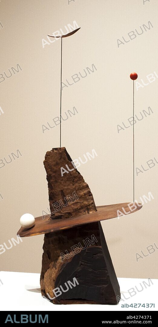 Alexander Calder / 'Gibraltar', 1936, Lignum vitae, nogal, varillas de acero y madera pintada, 131,7 x 61,3 x 28,7 cm.