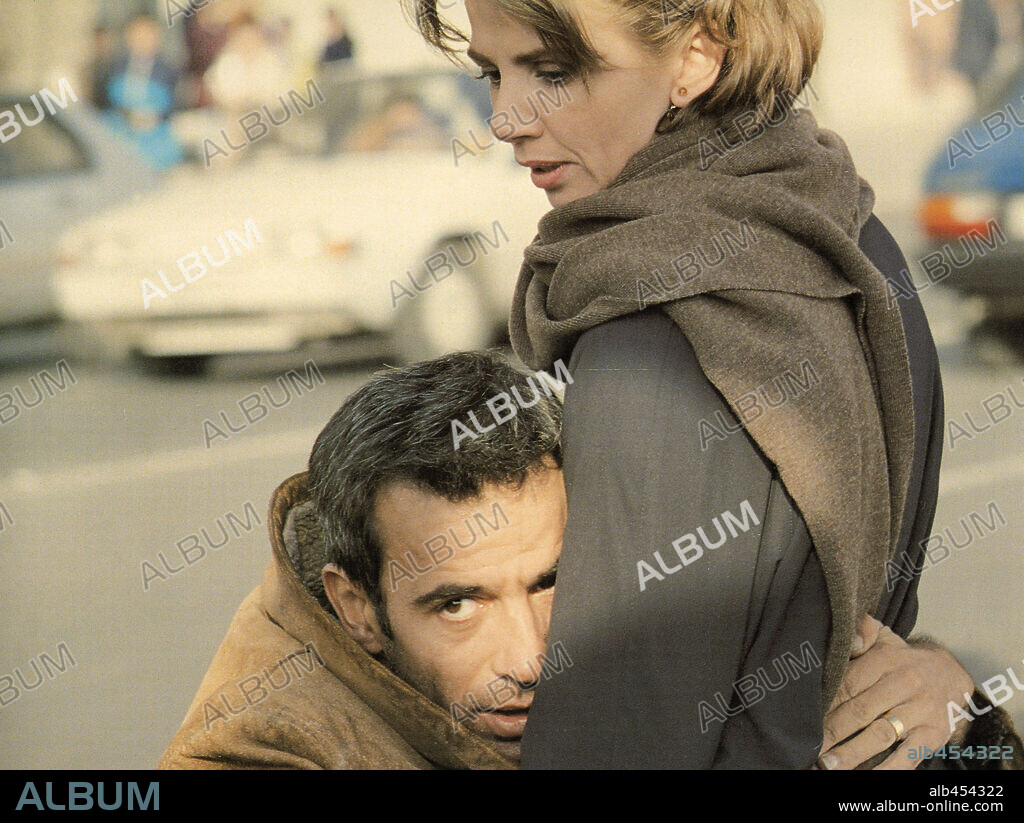 IMANOL ARIAS and VICTORIA ABRIL in INTRUDER, 1993 (INTRUSO), directed by VICENTE ARANDA. Copyright PEDRO COSTA, P.C.