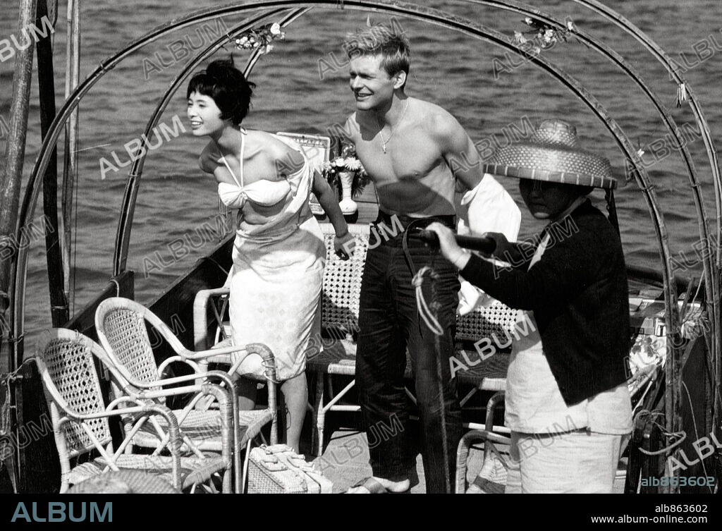 AKIKO y HELMUT GRIEM en ANA SUCH, 1961 (BIS ZUM ENDE ALLER TAGE), dirigida por FRANZ PETER WIRTH. Copyright NERO-FILM AG, BERLIN.
