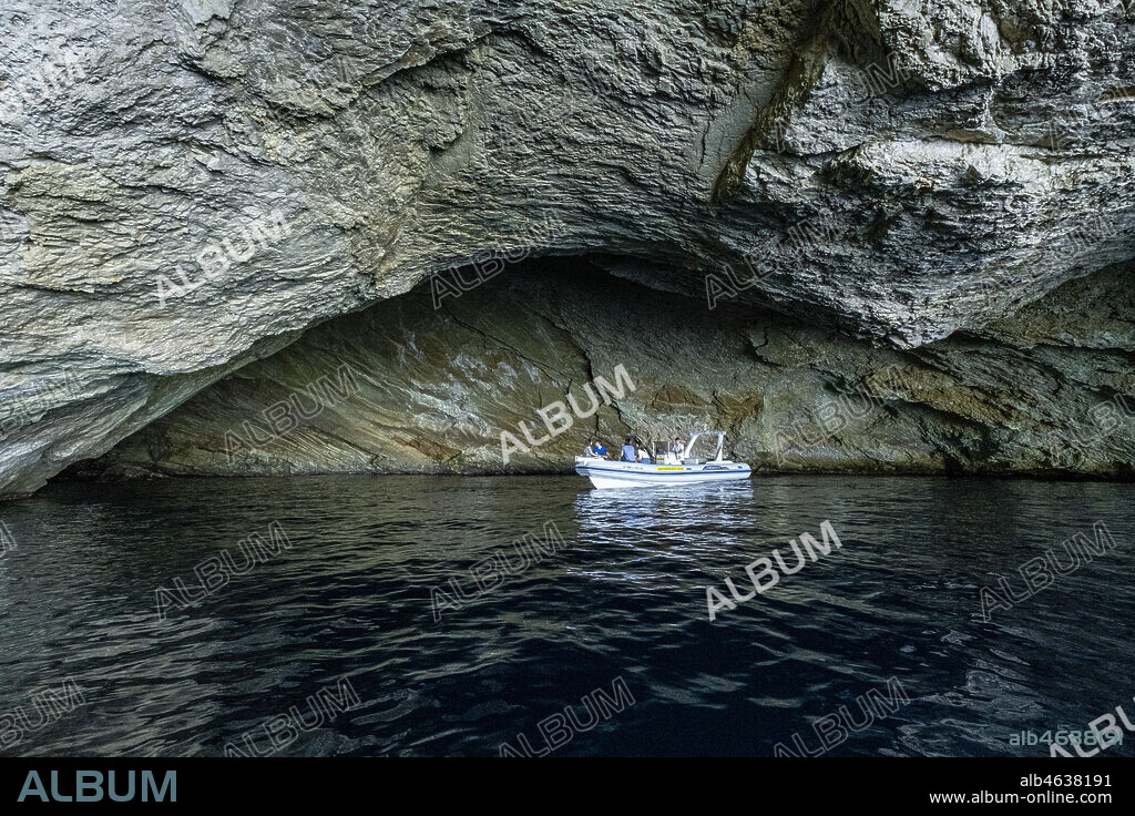 Sa Cova Blava, Parque nacional marítimo-terrestre del Archipiélago de Cabrera, Mallorca, Balearic Islands, Spain.