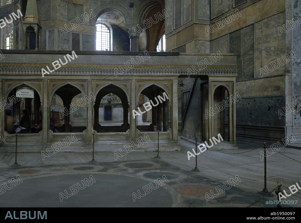ARTE BIZANTINO. TURQUIA. Vista general de la TRIBUNA DE LOS CANTORES, situada bajo la cúpula de la BASILICA DE SANTA SOFIA. ESTAMBUL. Turquía.