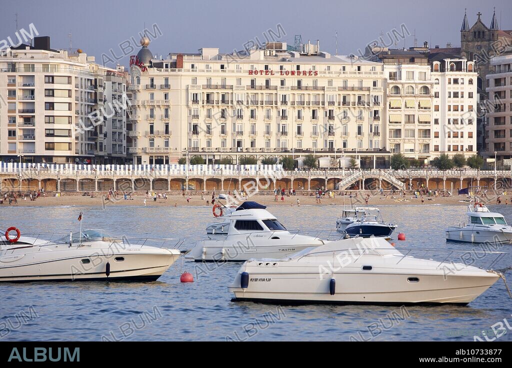 Hotel Londres, La Concha bay, San Sebastian, Donostia, Gipuzkoa, Euskadi, Spain.