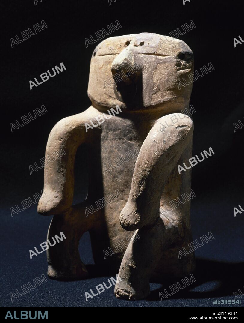 PERIODO PRECOLOMBINO. MESOAMERICA. CULTURA QUIMBAYA. Desarrollada entre 500 y 1500, en el valle del río Cauca (Colombia). FIGURA ANTROPOMORFA de arcilla. 24 x 15 (diámetro) cm. Colección particular.
