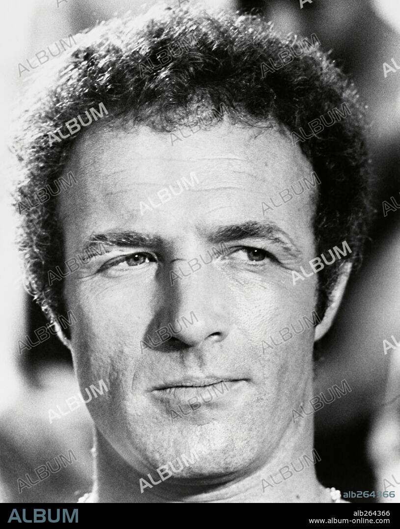 JAMES CAAN en LOS ARISTÓCRATAS DEL CRIMEN, 1975 (THE KILLER ELITE), dirigida por SAM PECKINPAH. Copyright UNITED ARTISTS.