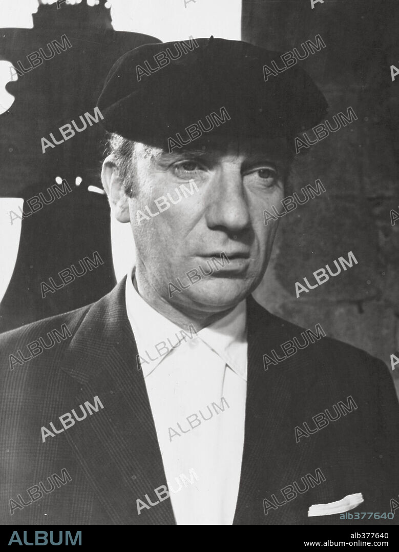 FERNANDO FERNAN GOMEZ en LA VIL SEDUCCION, 1968, dirigida por JOSE MARIA FORQUE.