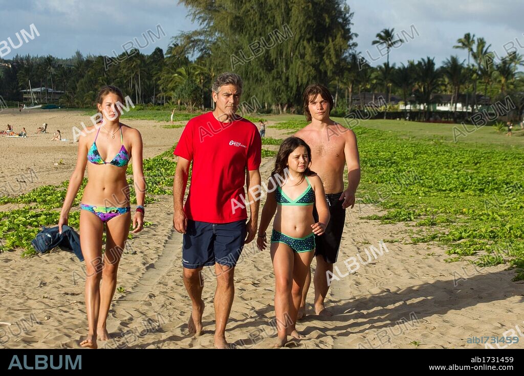 AMARA MILLER, GEORGE CLOONEY, NICK KRAUSE et SHAILENE WOODLEY dans THE DESCENDANTS, 2011, réalisé par ALEXANDER PAYNE. Copyright AD HOMINEM ENTERPRISES.
