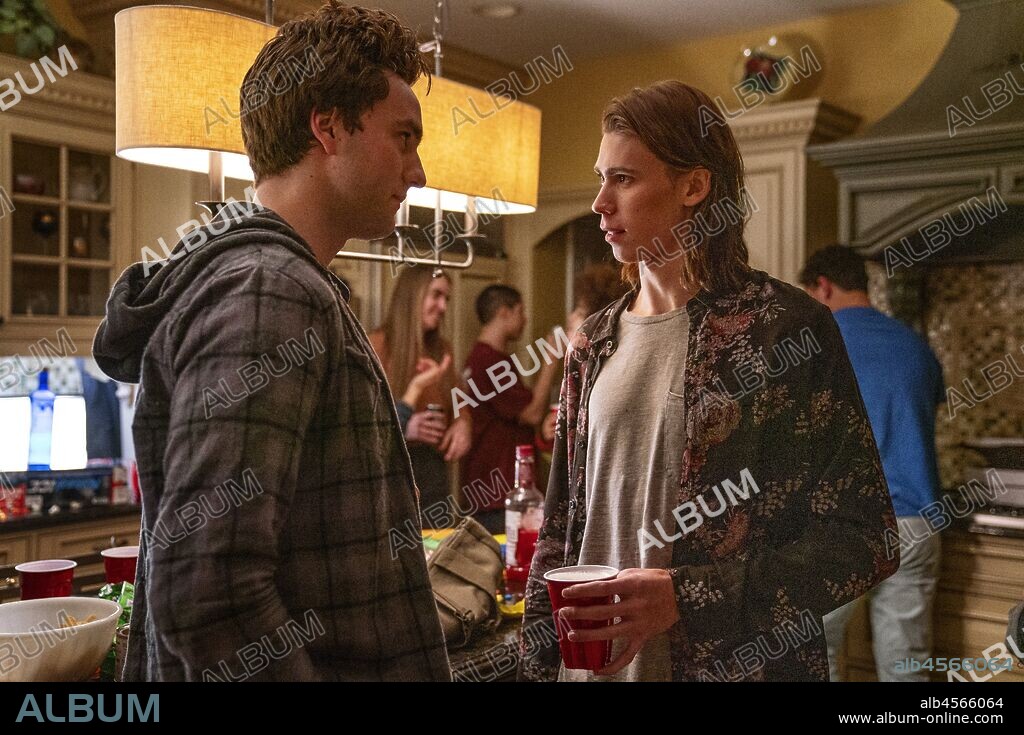 JACKSON WHITE y OWEN TEAGUE en LA SEÑORA FLETCHER, 2019 (MRS. FLETCHER), dirigida por TOM PERROTTA. Copyright HOME BOX OFFICE (HBO).
