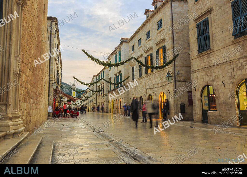 Stradun (Placa), pedestrian promenade, after sunset, evening blue hour, Old Town, Dubrovnik, UNESCO World Heritage Site, Croatia, Europe.